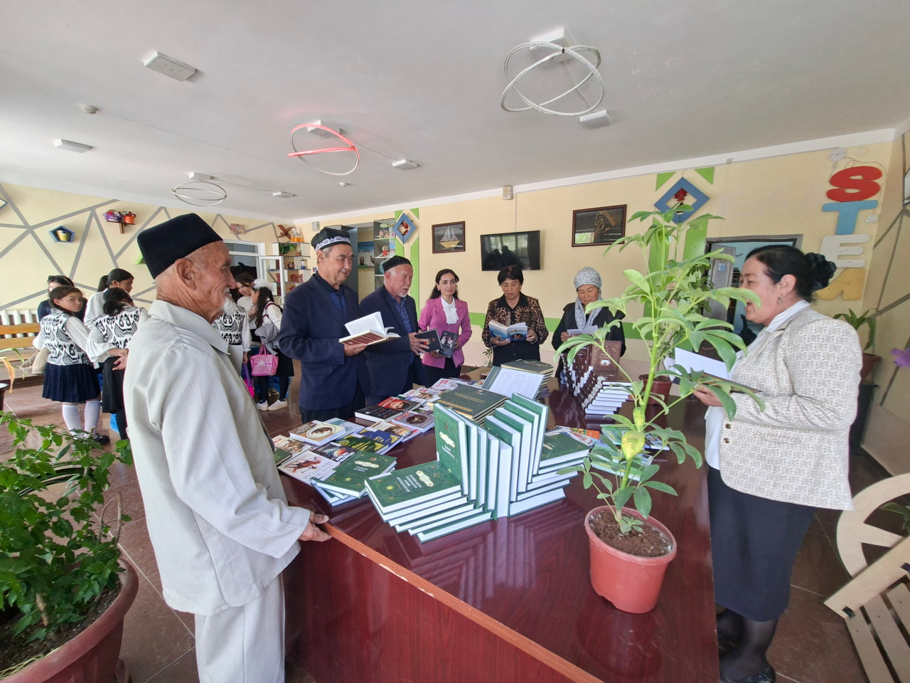 Kitob ko'rgazmasi 21.04.2025