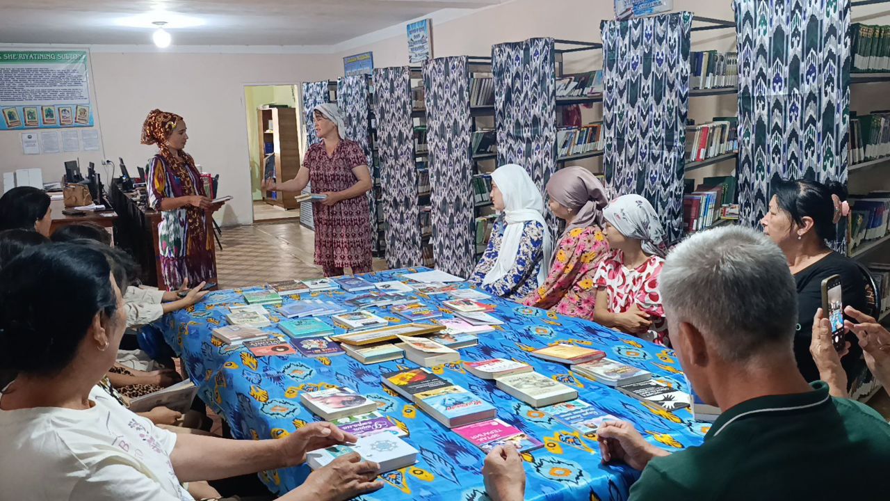 "Ziyoli qaynonaning uquvsiz kelini" nomli sahna koʻrinishi